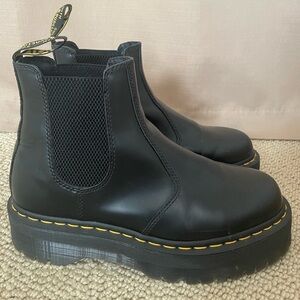 SMOOTH LEATHER PLATFORM CHELSEA BOOTS Dr. Martens